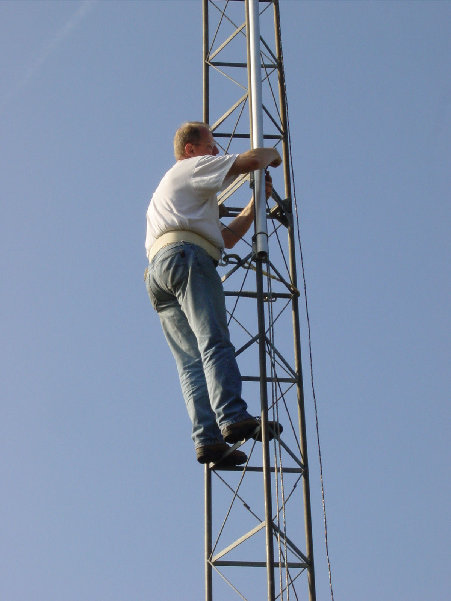 DSC01118.JPG (215.86 KiB) 42529 keer bekeken PD0LUR aan het werk op eenzame hoogte