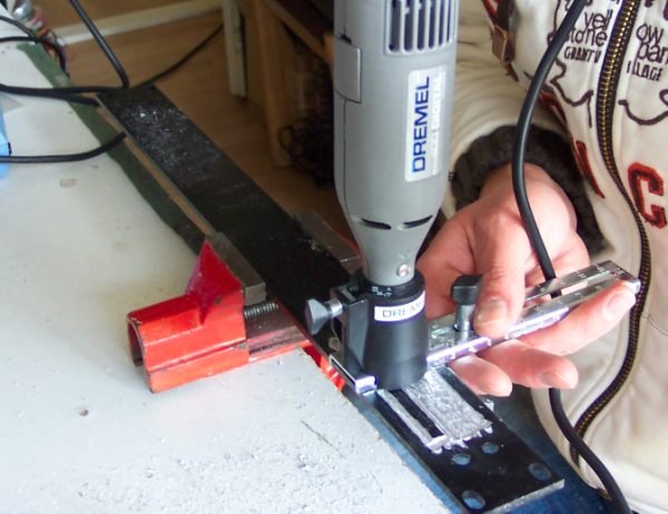 100_2393a.jpg (55.65 KiB) 69946 keer bekeken Frontje frezen voor display NICAM encoder